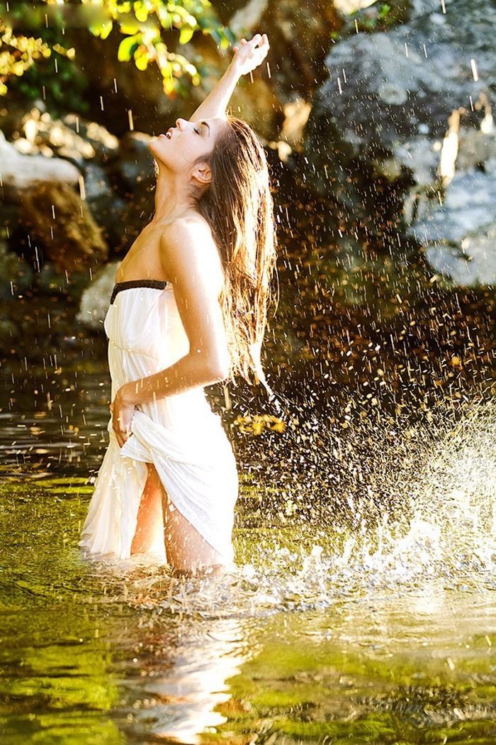 Marie Avgeropoulos in Managua