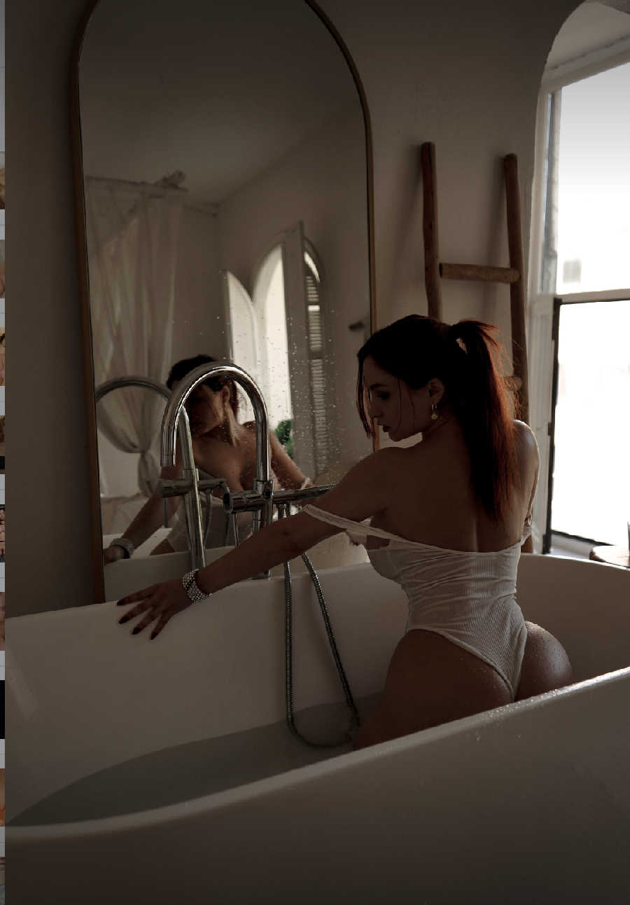 A playful frame from Miranda Faith nude — online in Managua