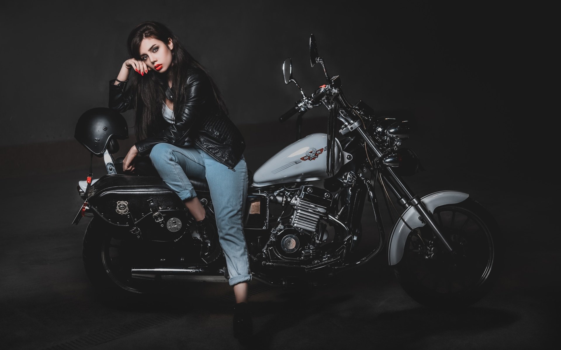 Biker girls: style and drive in Managua