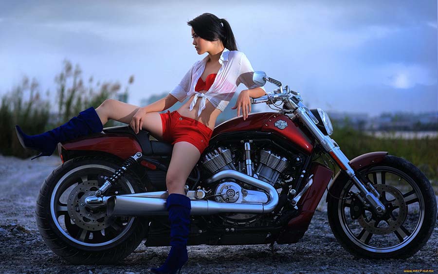 Beautiful girls and motorcycles in Managua