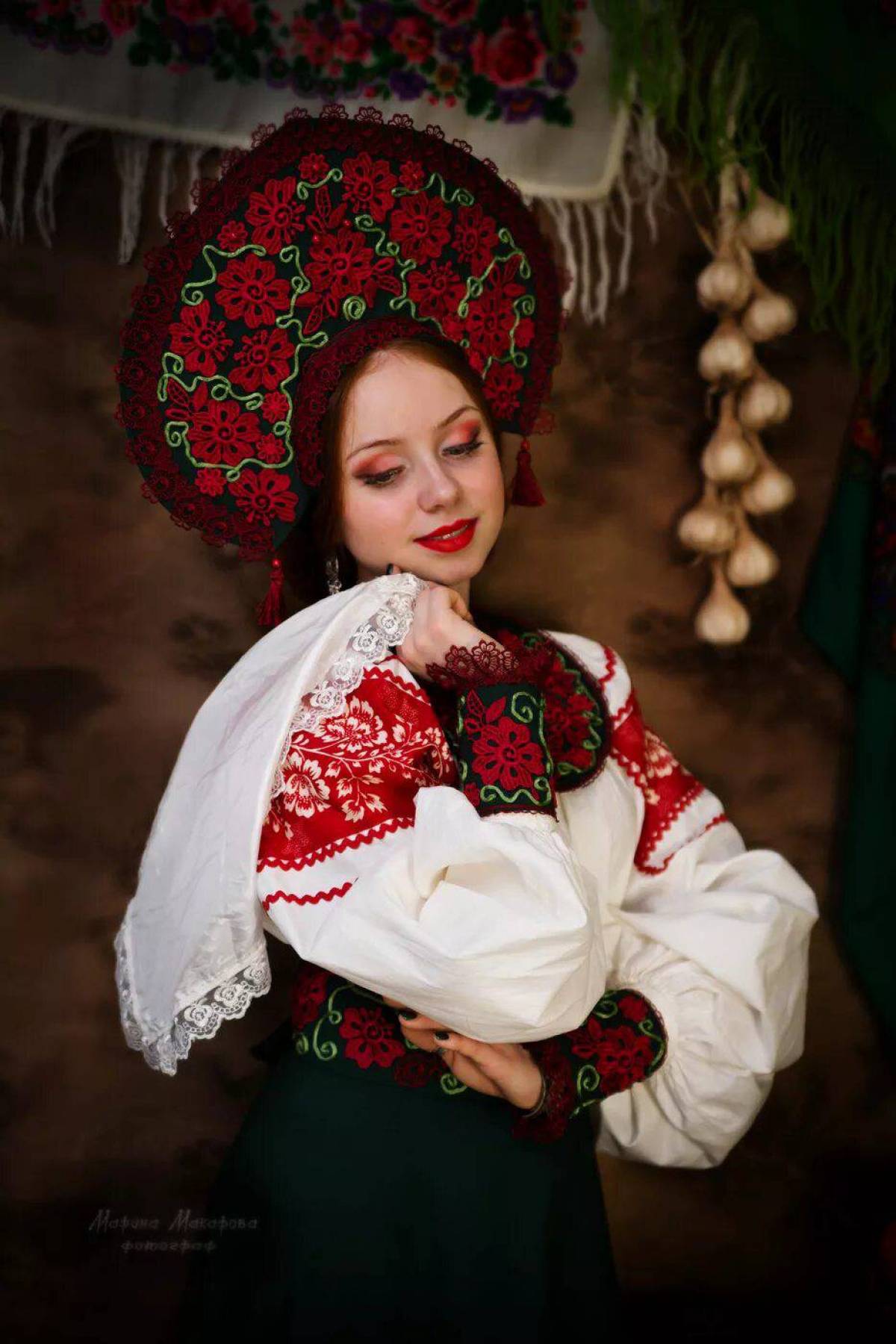 Women in Slavic costumes underwear in Managua