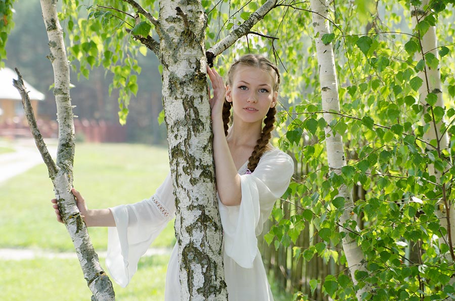Women in Slavic costumes in Managua