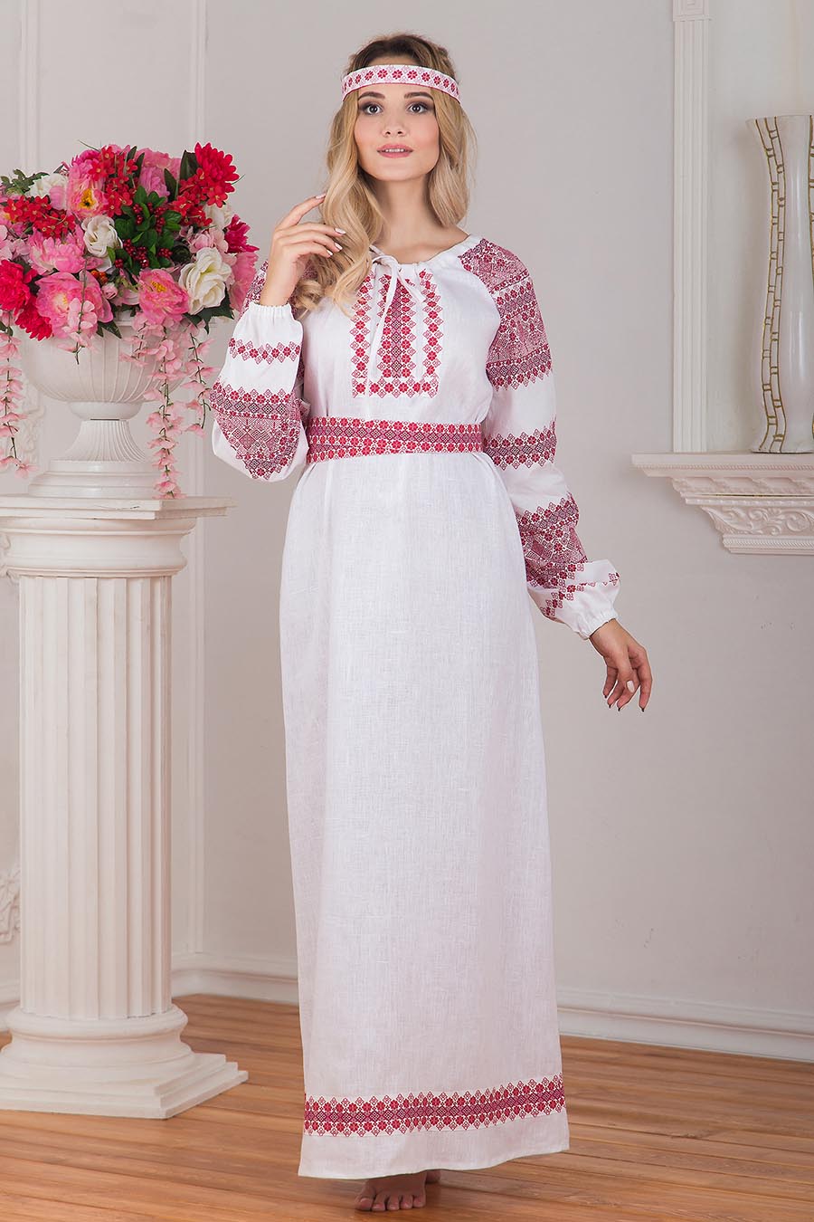 Women in Slavic costumes in Managua