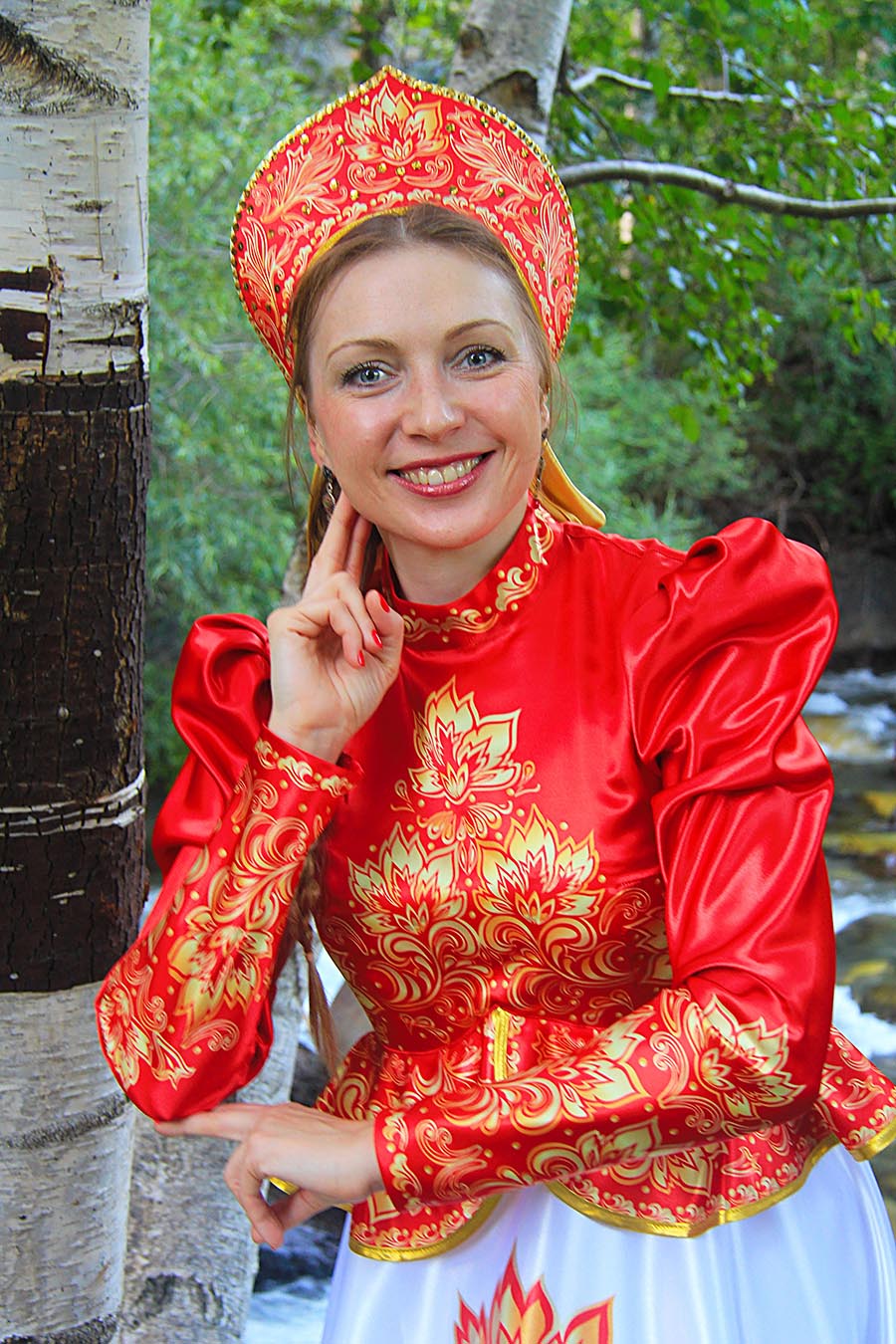 Women in Slavic costumes in Managua