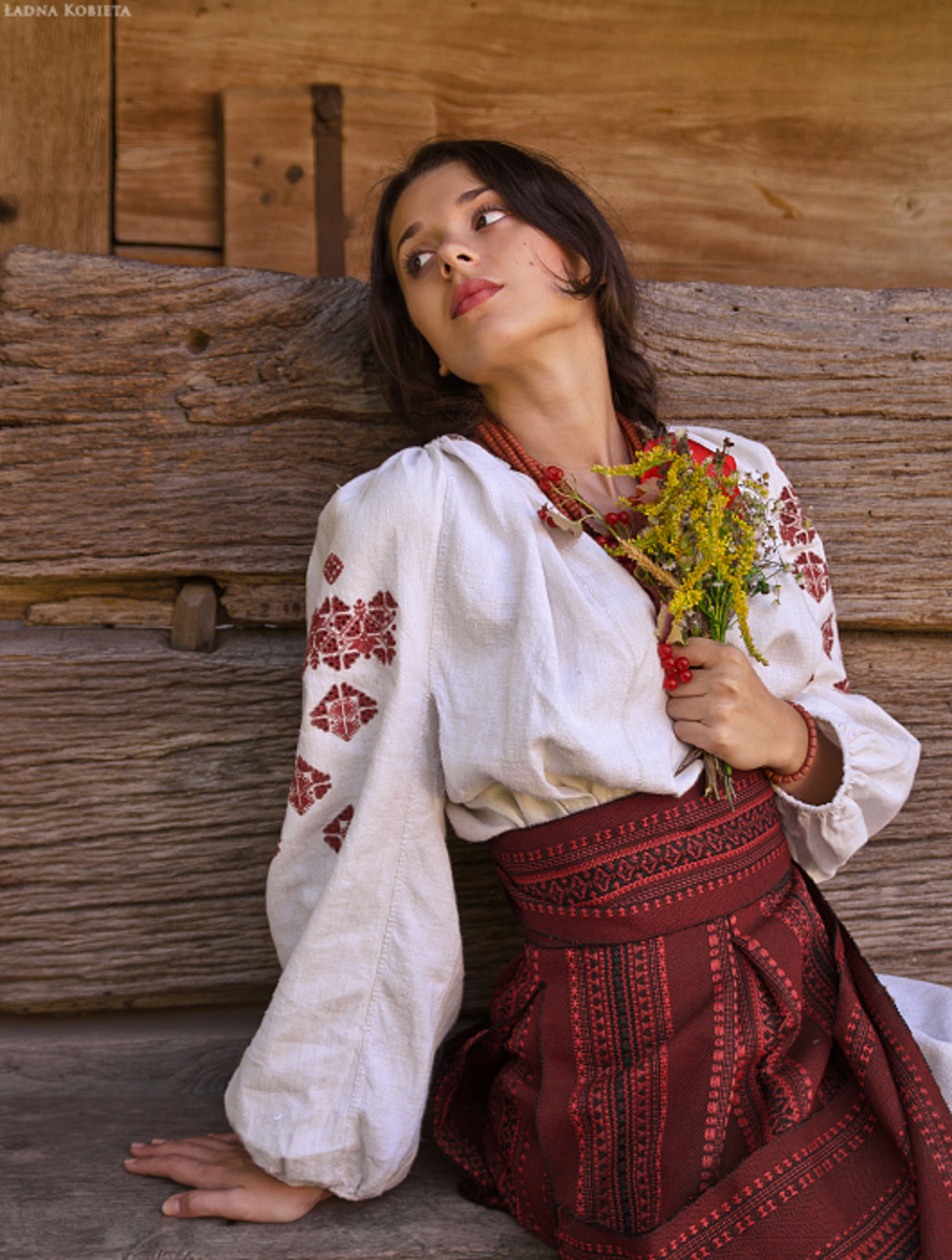 Girls in Slavic costumes in Managua