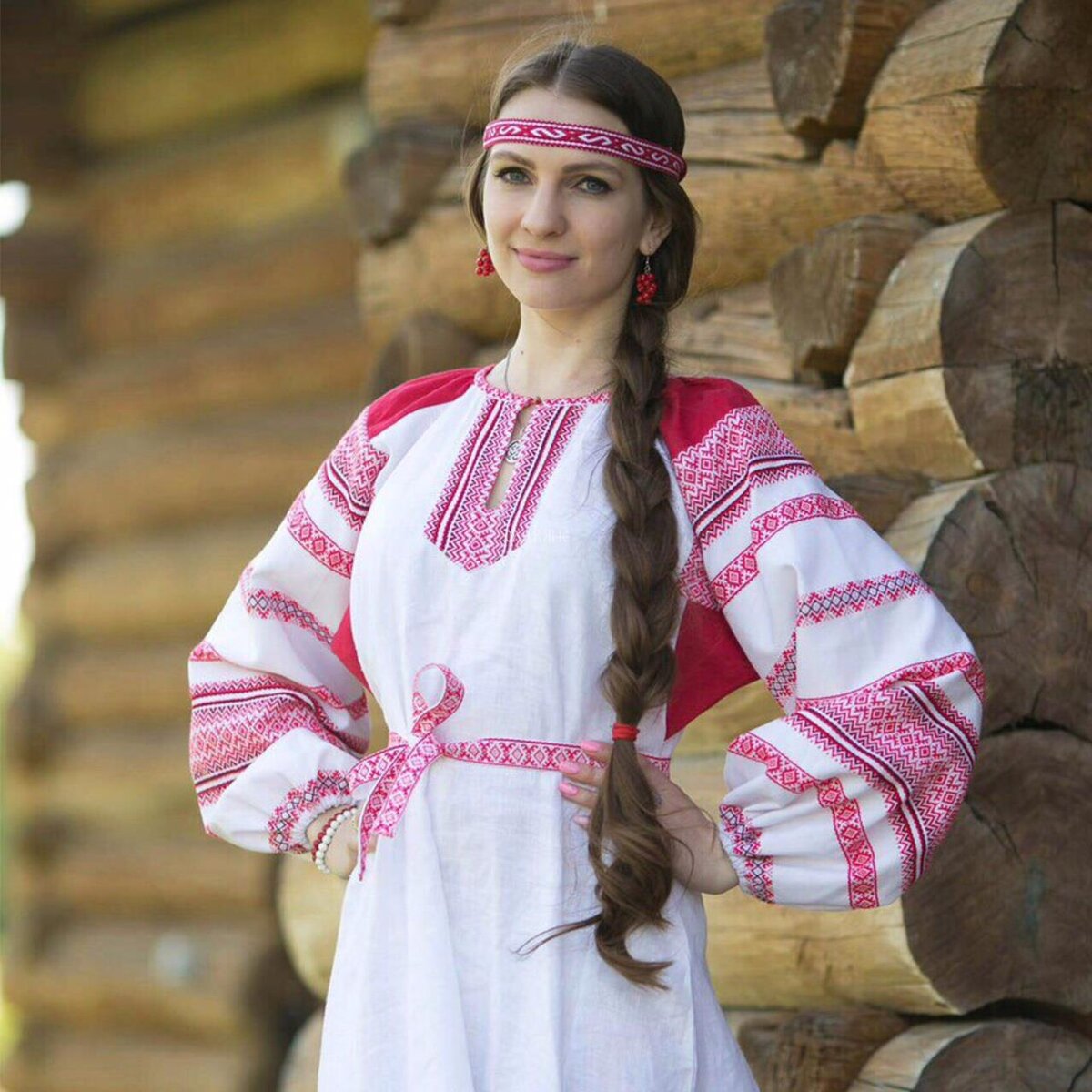 Girls in Slavic costumes in Managua